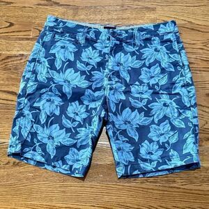 Untuckit St. Martin Regular Fit Navy Floral Modern Fit Shorts. Size 32.